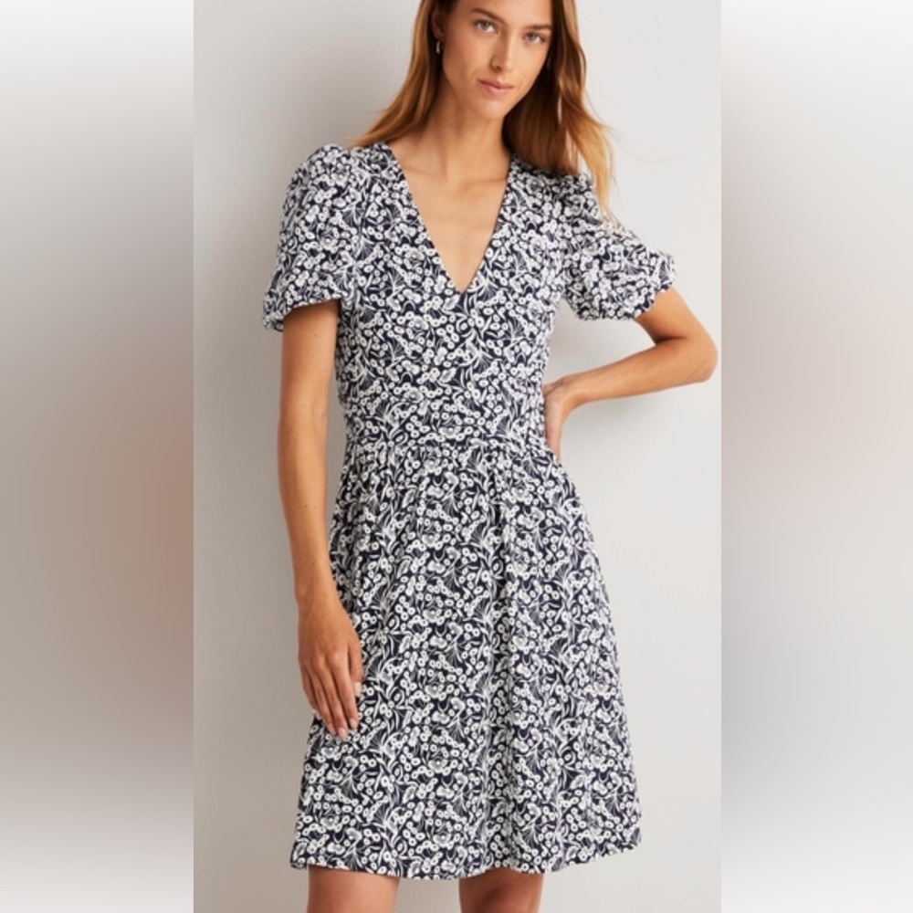 Navy & white floral Boden jersey dress, back cutout, puff sleeves, pockets 8/12
